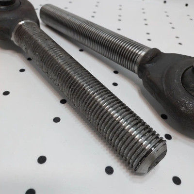 Комплект винтів центральної тяги МТЗ,ЮМЗ (права/ліва різьба)